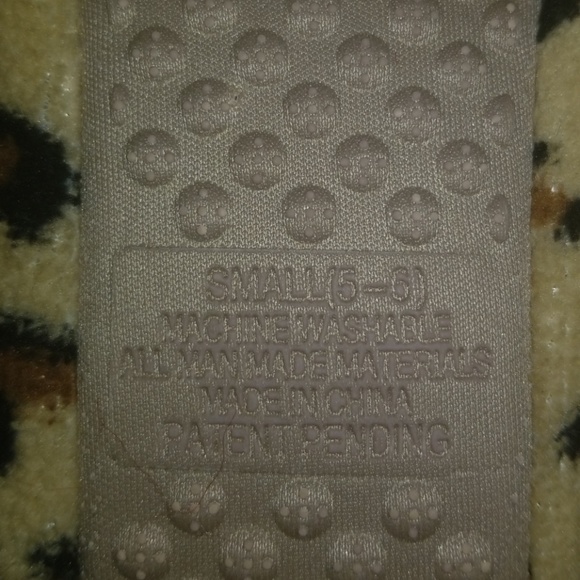 Size 5-6 leopard print house shoes - Picture 4 of 4